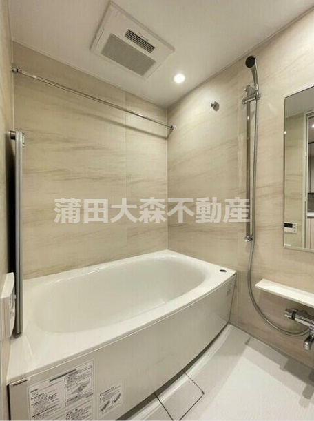 バス・シャワールーム　追焚と浴室乾燥機付きのバスルーム　お風呂