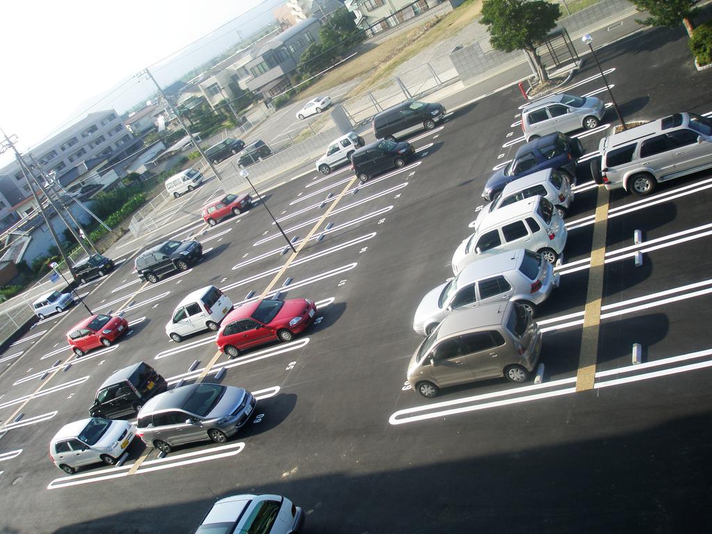 駐車場　広々駐車場