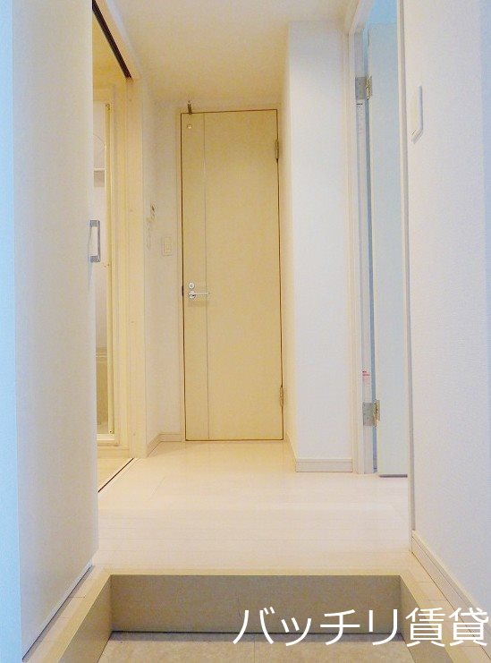 玄関　画像は同型タイプの為、現状を優先致します。