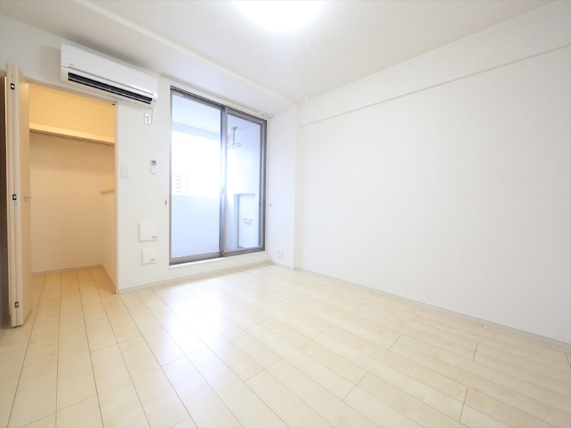 居室・リビング　洋室7.5帖　ウォークインクローゼット付　南面バルコニー