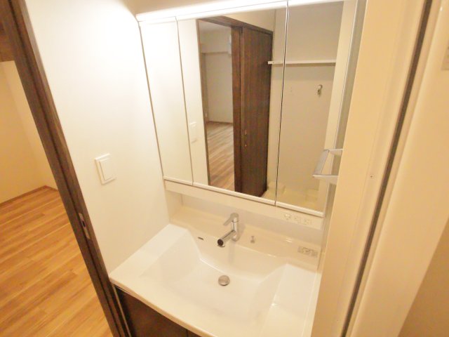 洗面設備　※３階の参考写真です※