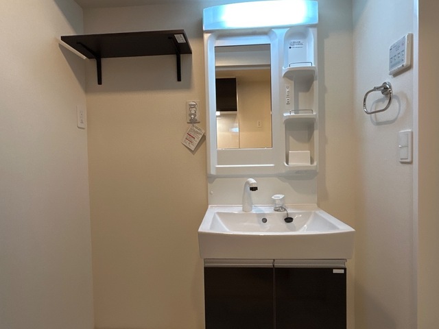 洗面設備　身支度に便利な洗面台♪忙しい朝には欠かせない洗面所です♪