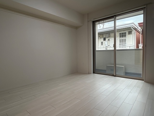 居室・リビング　使いやすい形の為、レイアウトを楽しめます♪ こちらのリビング