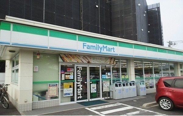 コンビニ　ファミリーマート 松江大輪町店（コンビニ）まで650m