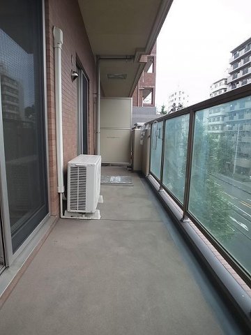 バルコニー　外からの目が気にならないバルコニーで洗濯物が干せます