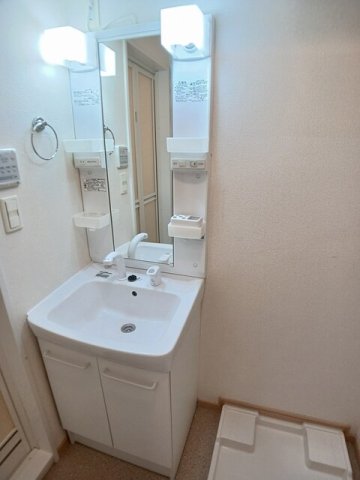 洗面設備　スペースが確保できる洗面所です