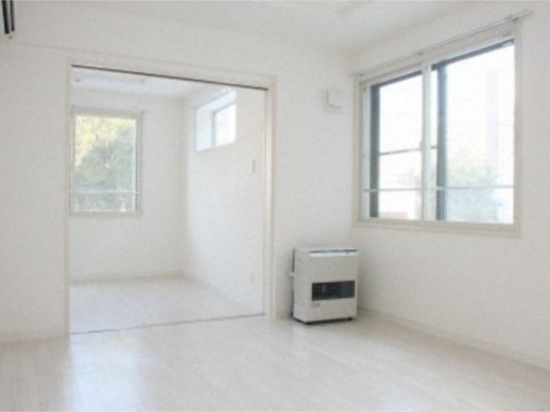 居室・リビング　退去予定につき同タイプ別号室の画像です。