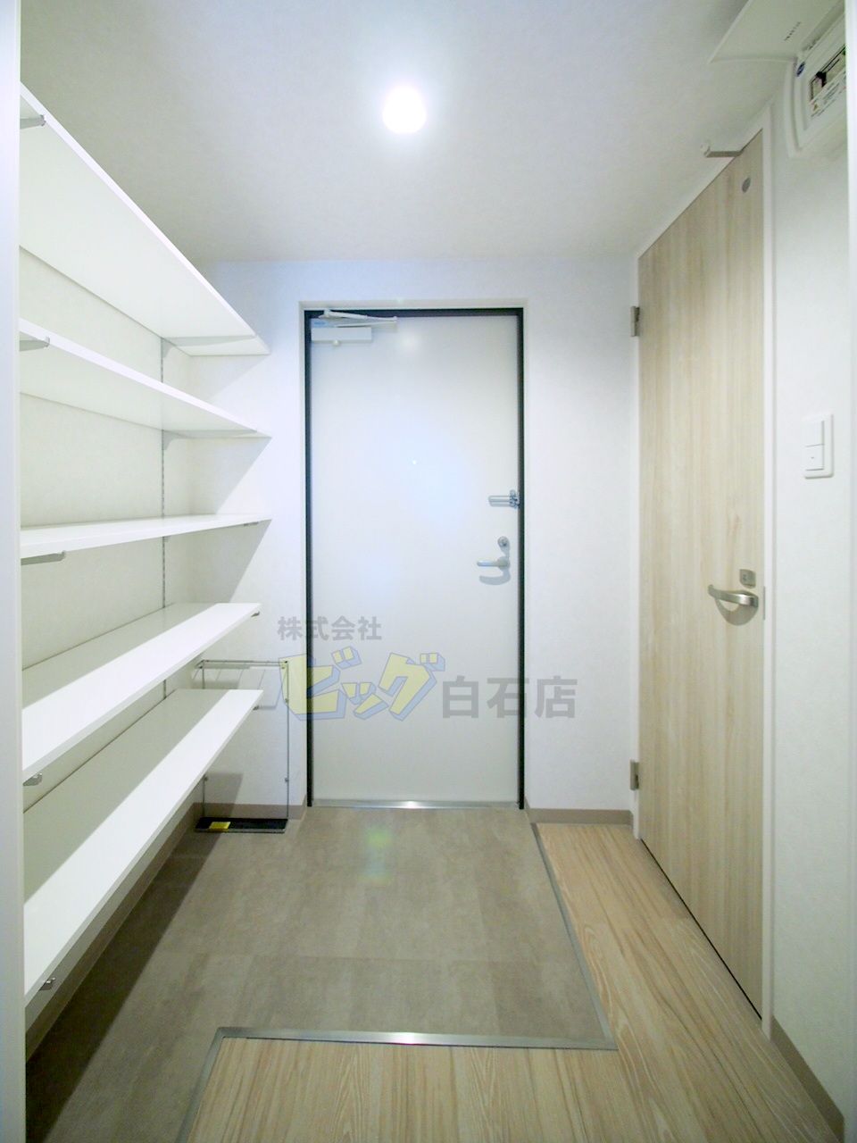 玄関　広々とした玄関です♪