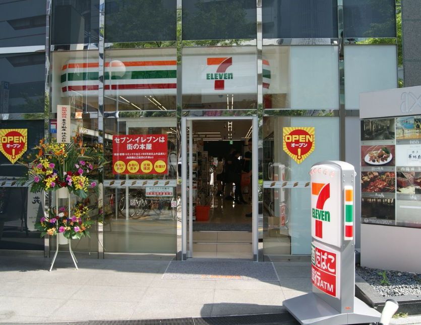 コンビニ　セブンイレブン 梅田曽根崎新地2丁目店（コンビニ）まで232m