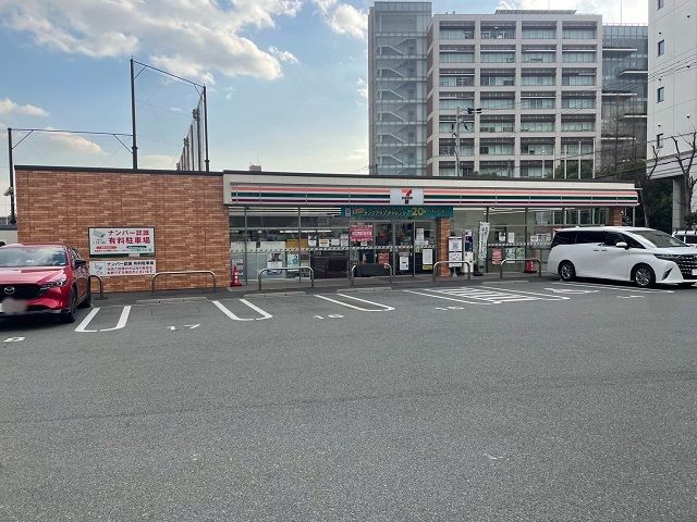 コンビニ　セブンイレブン様（コンビニ）まで400m