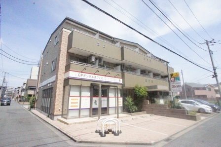 建物外観　小田急線「向ヶ丘遊園駅」より徒歩２分の好立地です☆