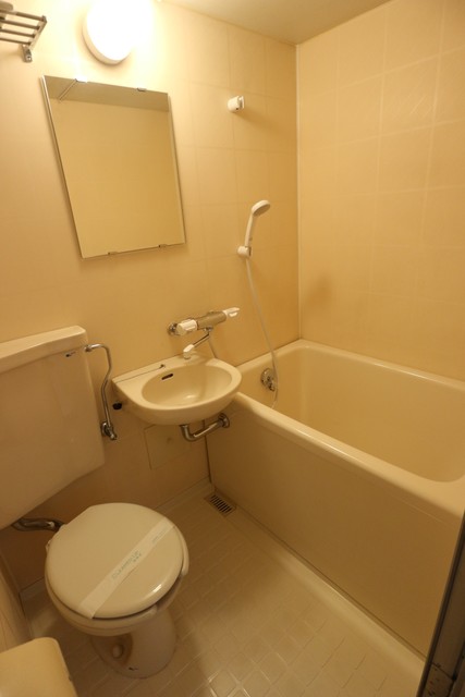 バス・シャワールーム　※他号室写真