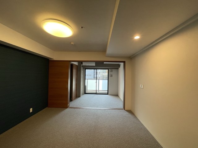 居室・リビング　同マンション反転タイプの部屋写真