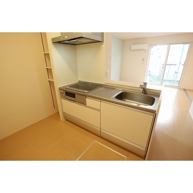 キッチン　収納力のあるシステムキッチン