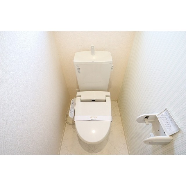 トイレ　温水洗浄便座