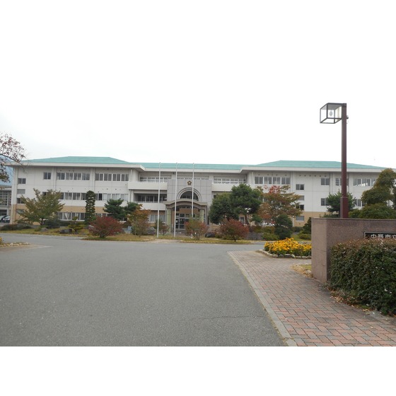 中学校　中野市立南宮中学校（中学校）まで650m