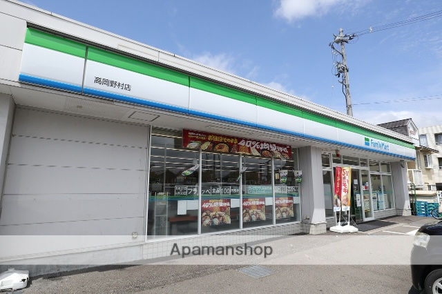 コンビニ　ファミリーマート（コンビニ）まで808m