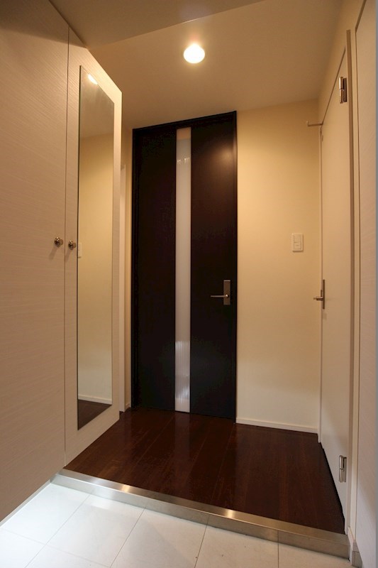 玄関　左右にシューズボックス付きです。