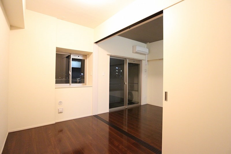 バルコニー　寝室とリビングのベランダ側です。