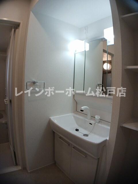 洗面設備　使いやすい洗面所です