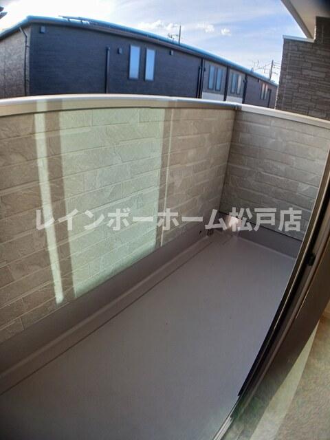 バルコニー　お洗濯にも便利なバルコニー付き