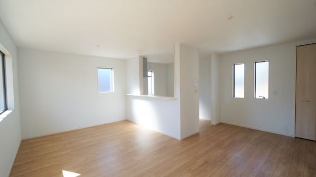 居室・リビング　南向きで明るいＬＤＫ１８．４帖