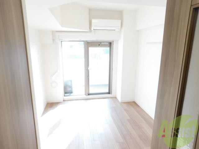 居室・リビング　フローリング貼りの綺麗な室内です