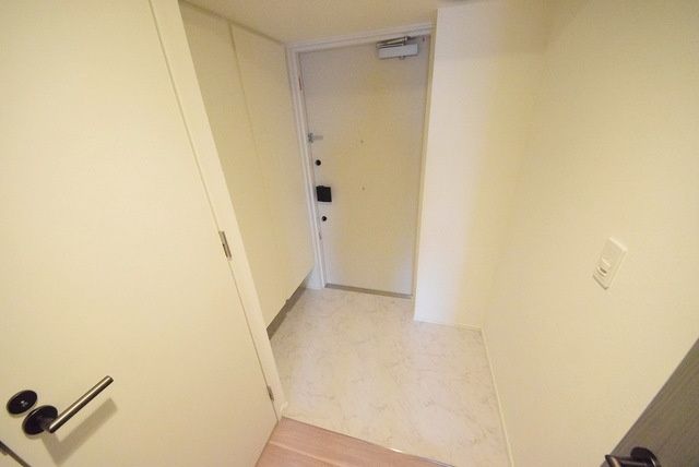 玄関　写真は同タイプ住居です