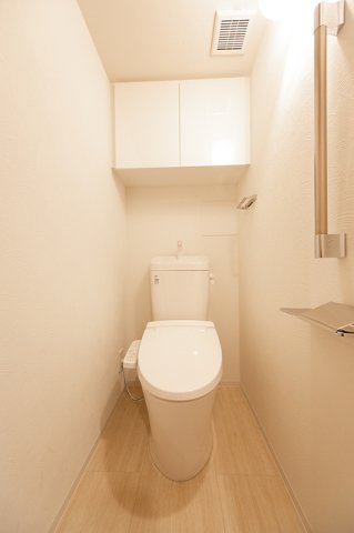 トイレ　※写真は同タイプ住戸です。