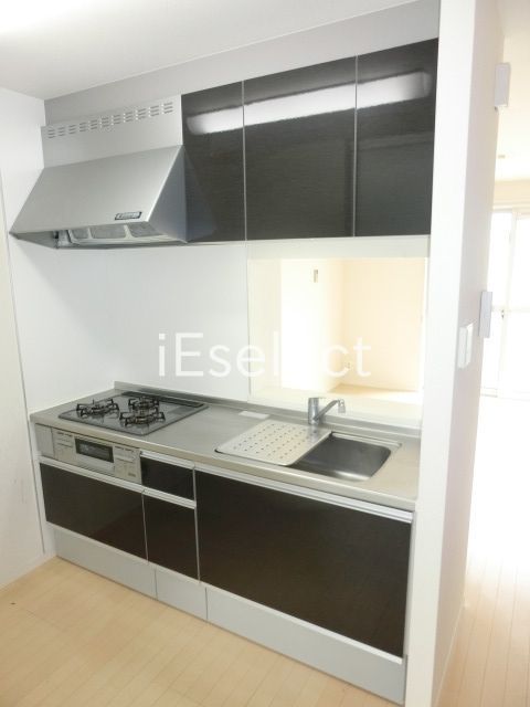 キッチン　3口コンロのシステムキッチン