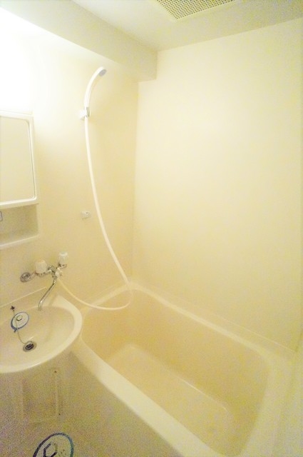 バス・シャワールーム　参考写真（同建物別部屋のものです）