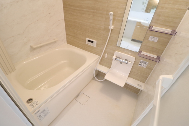 バス・シャワールーム　追い焚き給湯