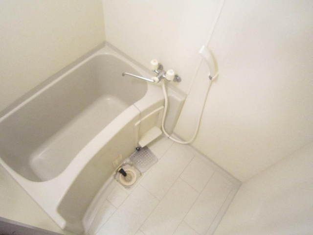 バス・シャワールーム　ゆったりしたバスルーム