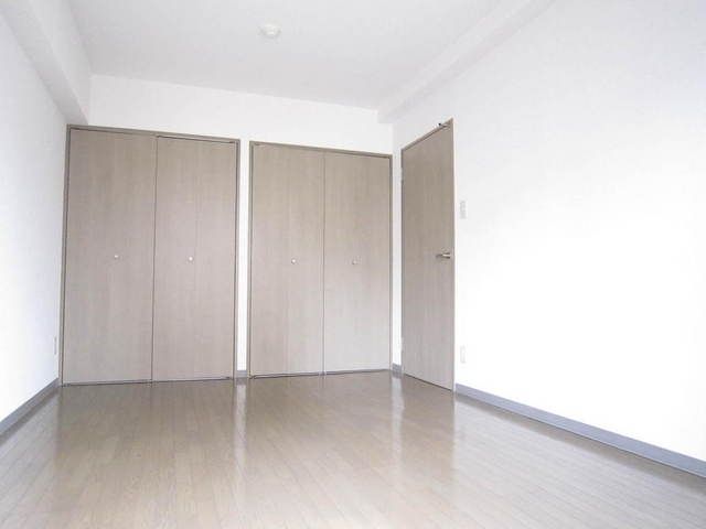 その他部屋・スペース　広々した明るいフローリング居室