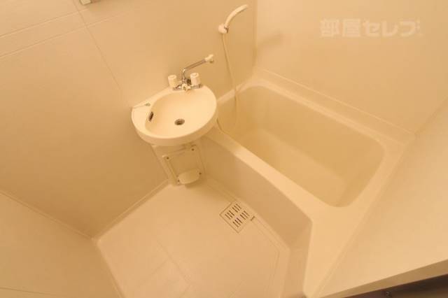 バス・シャワールーム　※３０３号室内装写真参照