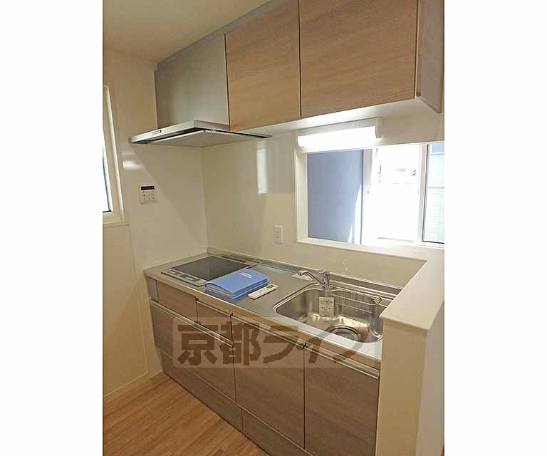 キッチン　ワイドサイズのシステムキッチンです。