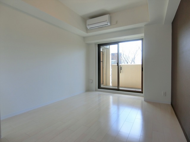 居室・リビング　広々とした洋室です