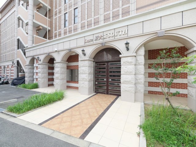 エントランス　落ち着いたエントランスです