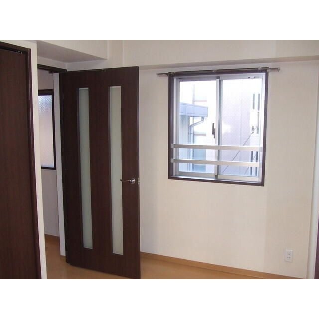 居室・リビング　※別部屋の参考写真です。