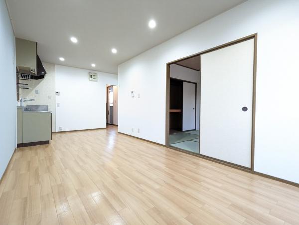 居室・リビング　アクセントクロスが目を引きます☆