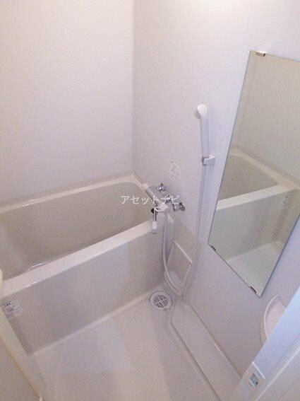 バス・シャワールーム　※別部屋の参考画像です