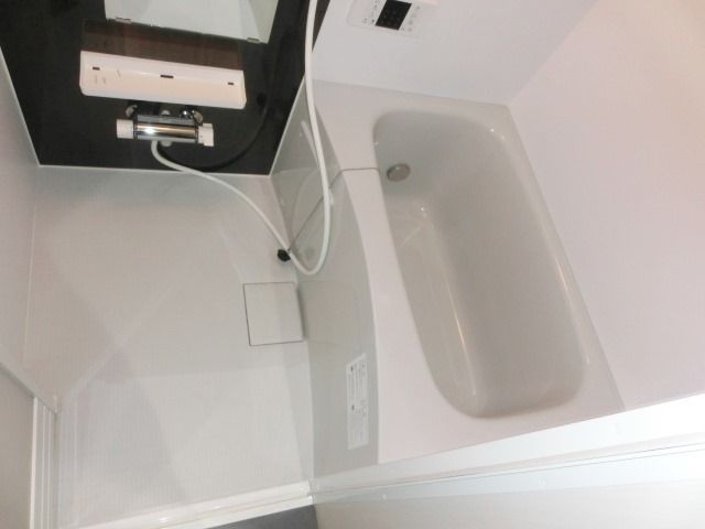 バス・シャワールーム　追い焚き付きのバス