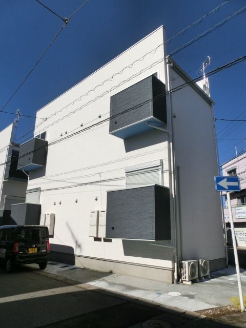 建物外観　２０１５年１月築のアパートです。