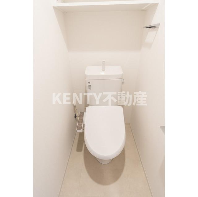 トイレ　落ち着いた色調のトイレです