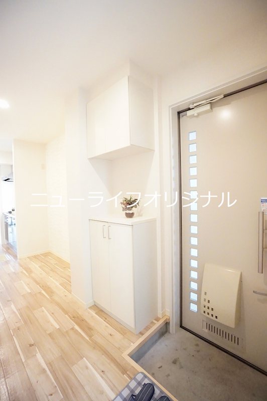 玄関　上下に分かれたシューズボックスボックスのある玄関