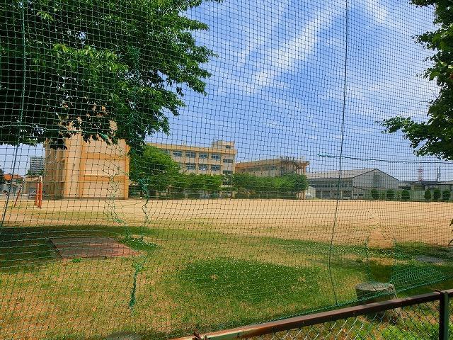 小学校　上山小学校（小学校）まで1000m
