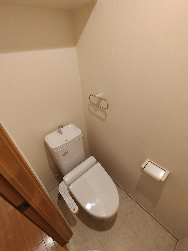 トイレ　温水洗浄便座