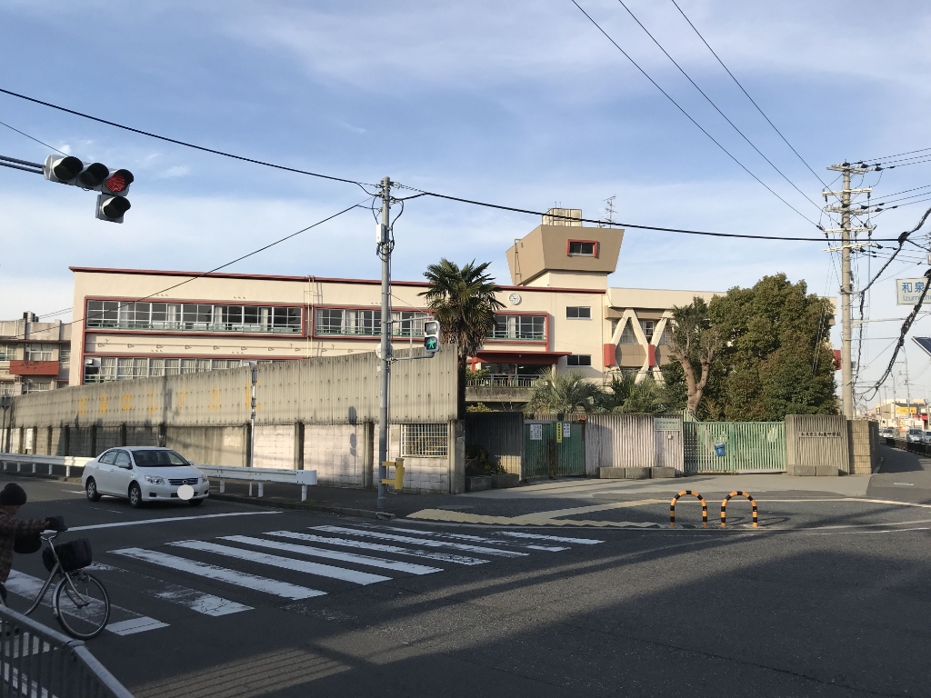 中学校　和泉市立和泉中学校（中学校）まで2732m