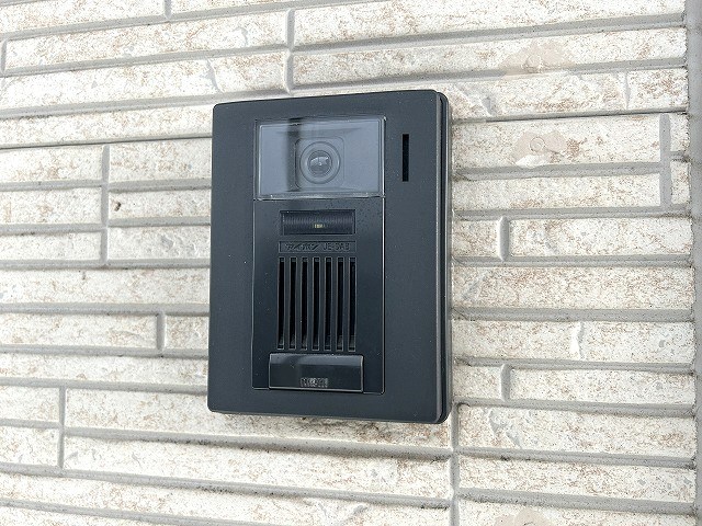 セキュリティ　参考写真。カメラ付きインターホン。