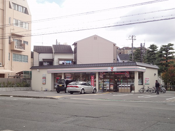 コンビニ　セブンイレブン 一乗寺北大丸町店（コンビニ）まで63m
